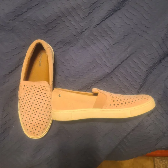 FRYE AND CO. Light Pink  Perforated Flats - Picture 5 of 8